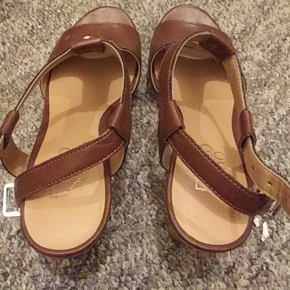 Shoes - Picture 3 of 4